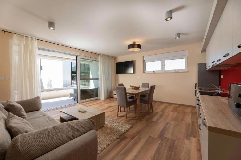 Apartments Marina Malinska Dış mekan fotoğraf